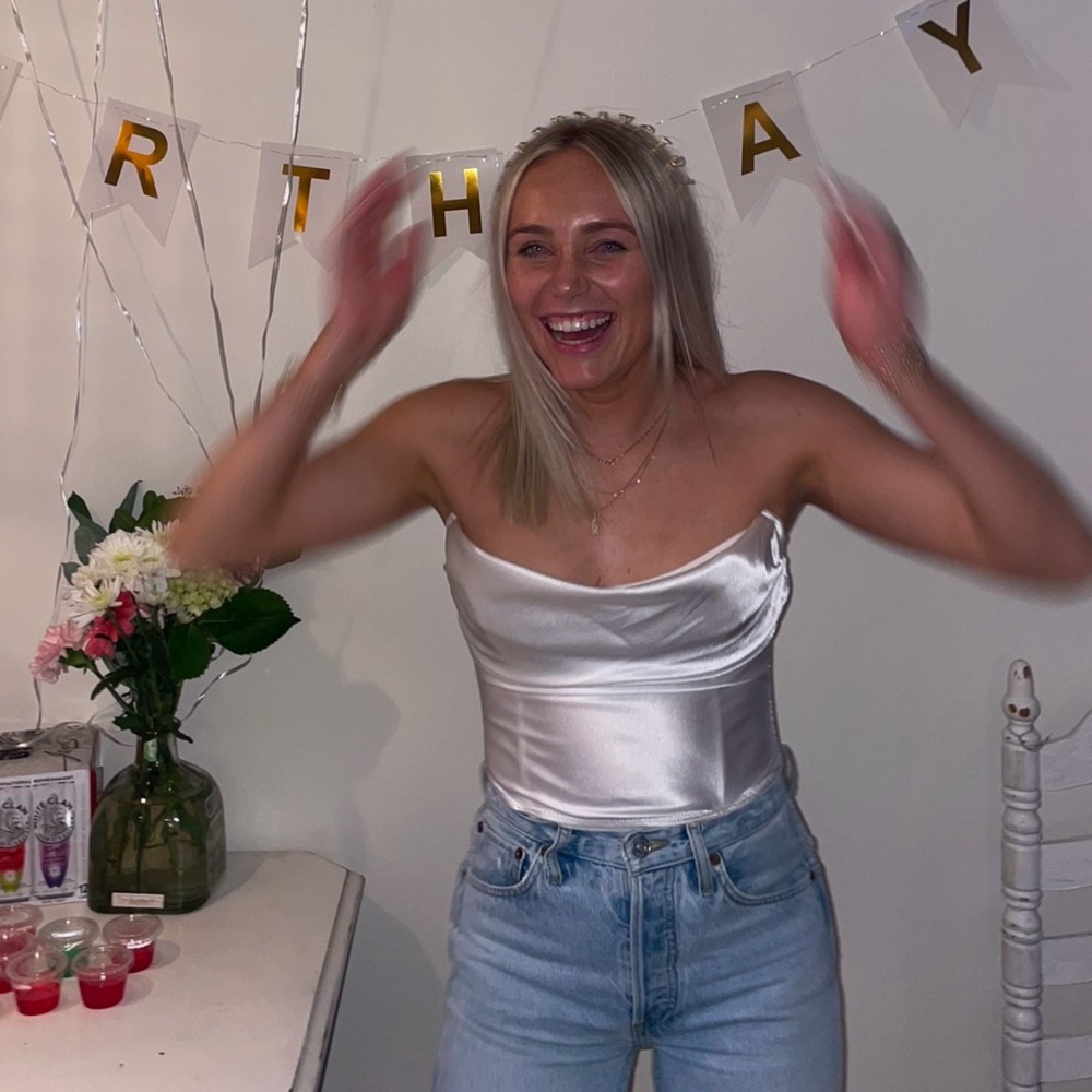 Elegant White Strapless Top - Picture 9 of 10